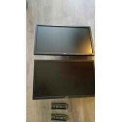 2 Computerschermen 24 inch, incl. muurbeugels