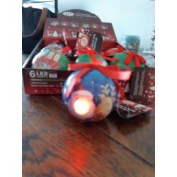 Doosje kerstballen 9x nieuw met led