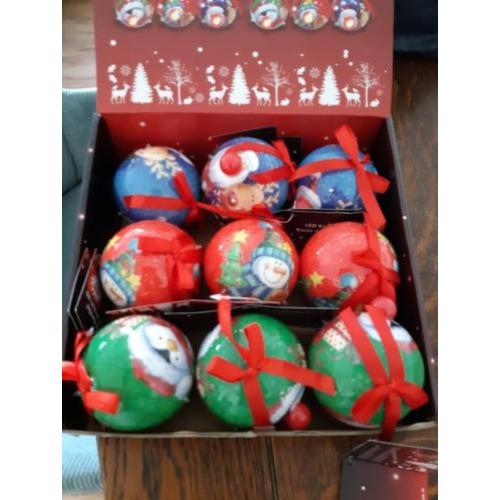 Doosje kerstballen 9x nieuw met led