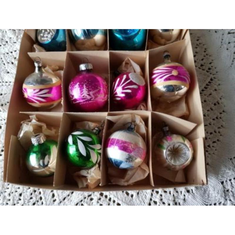12 oude brocante antieke gekleurde kerstballen/kerst