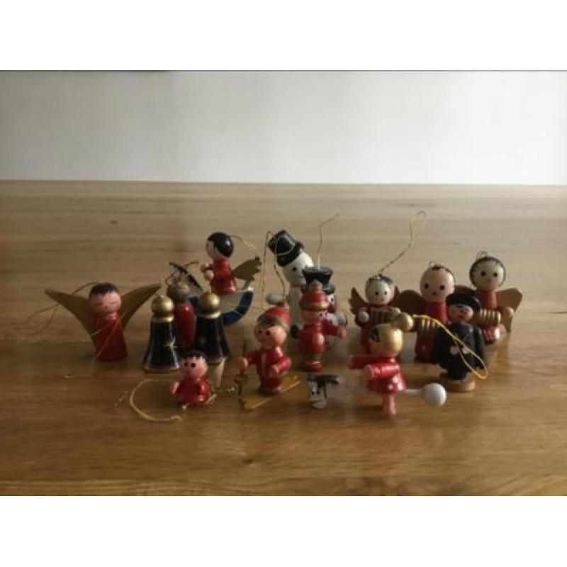 Kleine vintage houten kerst figuurtjes.