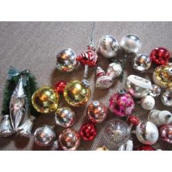 Oude kerstballen + 2 pieken !!.