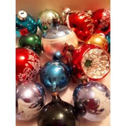 15 oude gekleurde glazen kerstballen