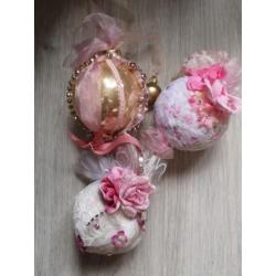 3 Romantische kerstballen met frutsels