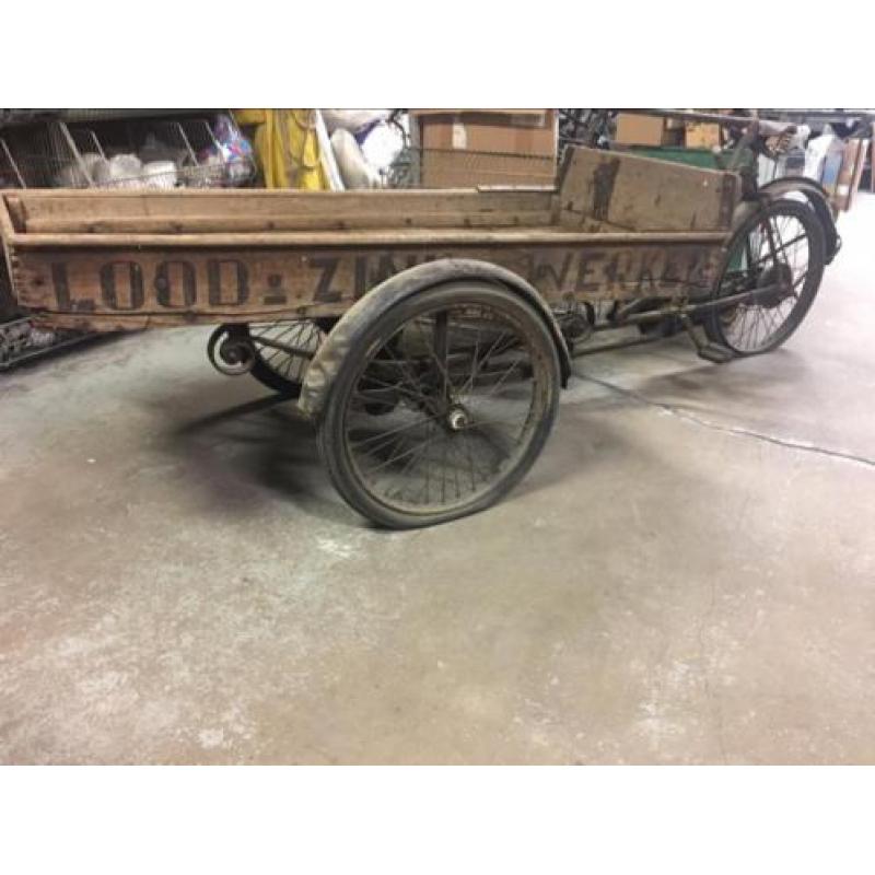 Antieke loodgieters bakfiets