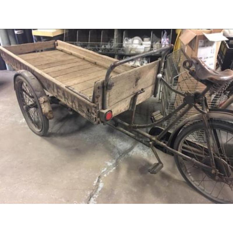 Antieke loodgieters bakfiets