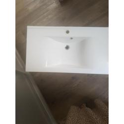 wastafel voor oo een badkamerkast