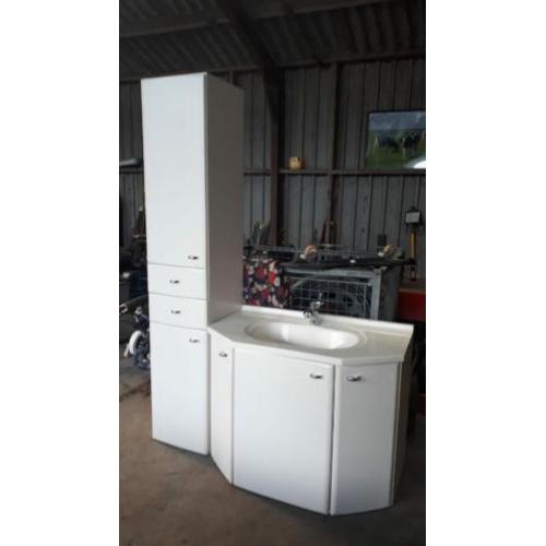 Mooi badmeubel en bad te koop