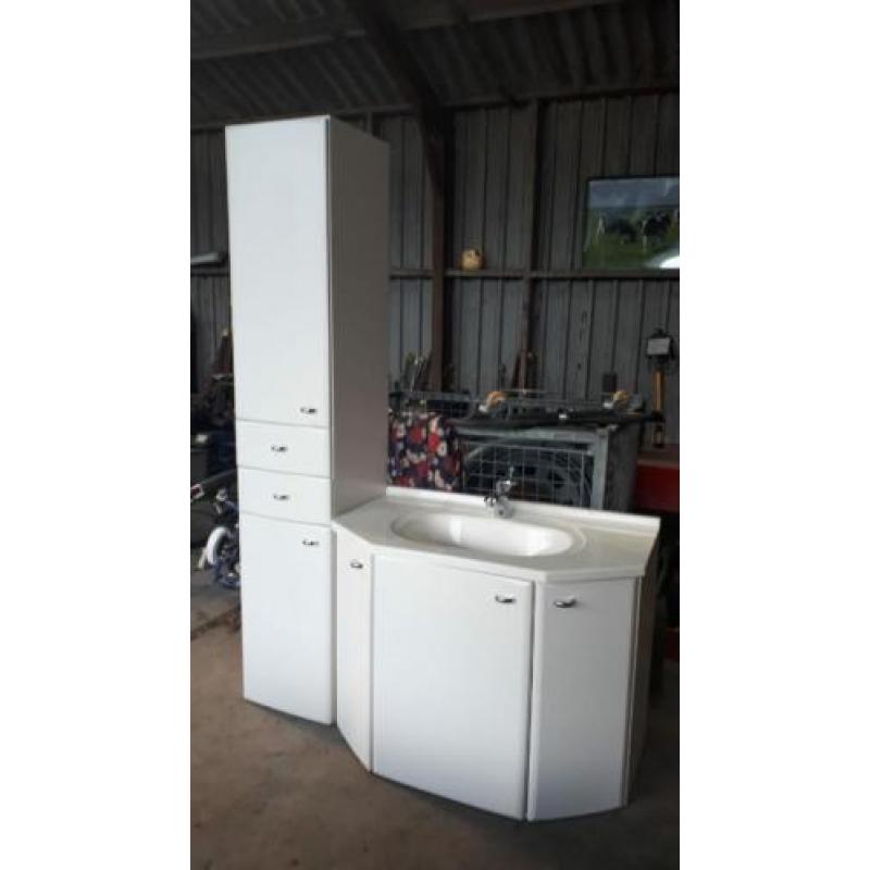 Mooi badmeubel en bad te koop