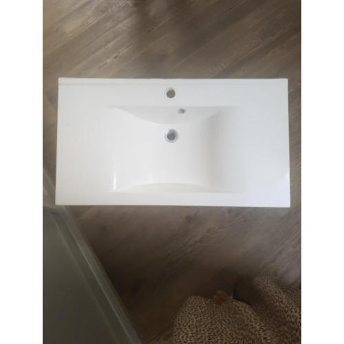 wastafel voor oo een badkamerkast