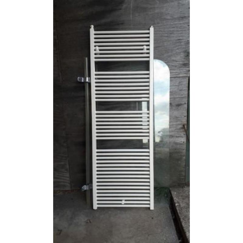Mooi badmeubel en bad te koop