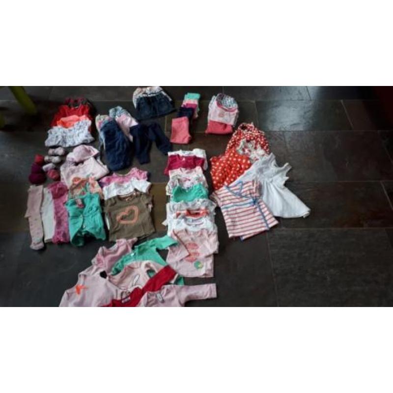 Babykleertjes meisje mt 50 tm 68.