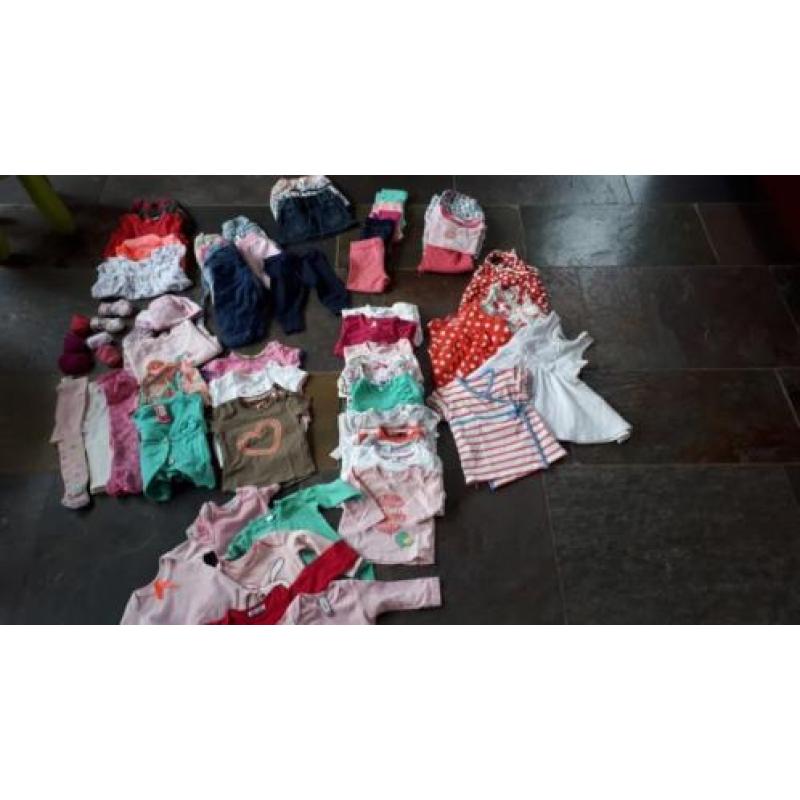 Babykleertjes meisje mt 50 tm 68.