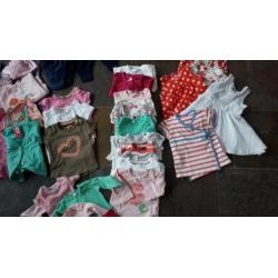 Babykleertjes meisje mt 50 tm 68.