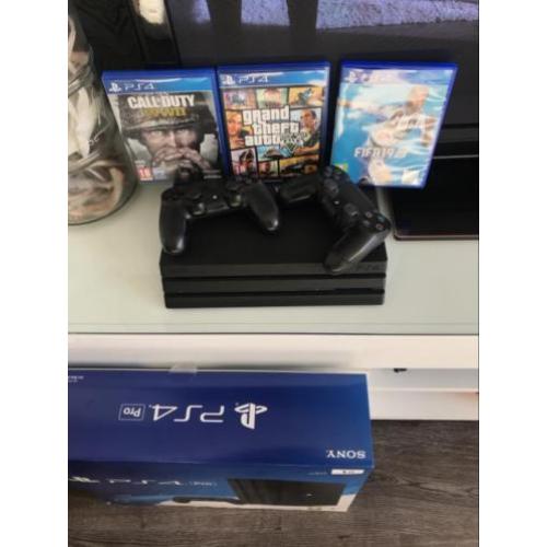 Playstation 4 PRO 2 controllers 3 games doos en garantie