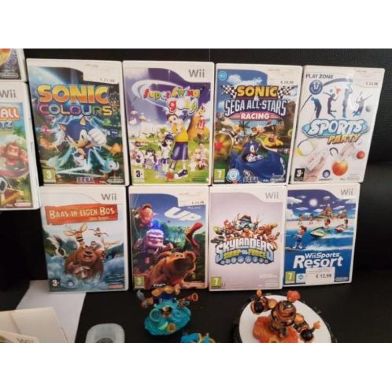 19 wii spellen met complete Wii set /controllers /skylanders