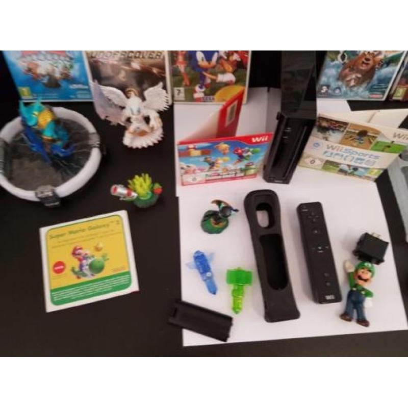 19 wii spellen met complete Wii set /controllers /skylanders
