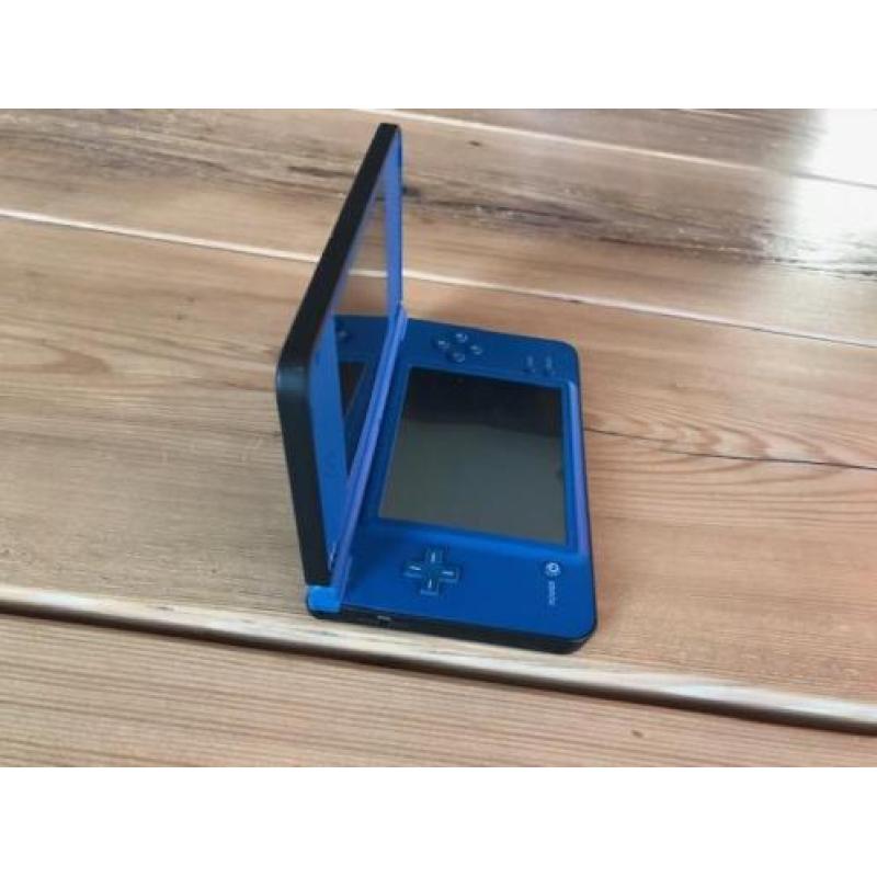 Nintendo DSi XL blauw inclusief 2 spellen