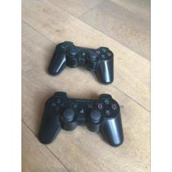 Sony PlayStation 3 slim console. 2 controllers en 500GB
