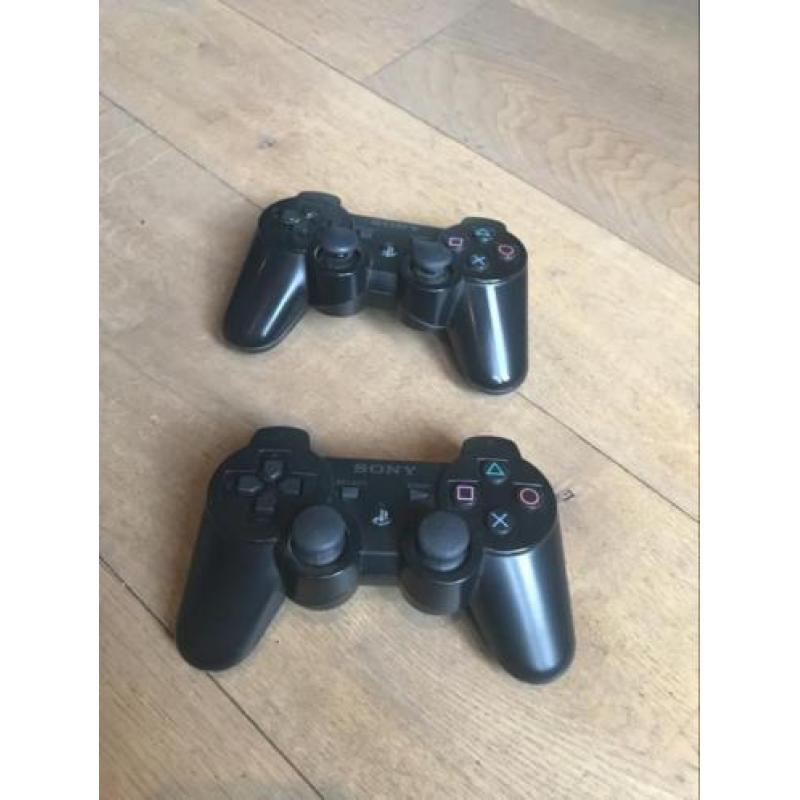 Sony PlayStation 3 slim console. 2 controllers en 500GB