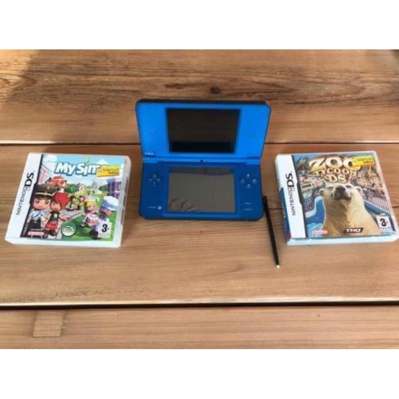Nintendo DSi XL blauw inclusief 2 spellen