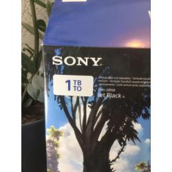PlayStation 4 1TB JetBlack Slim en V2 controller