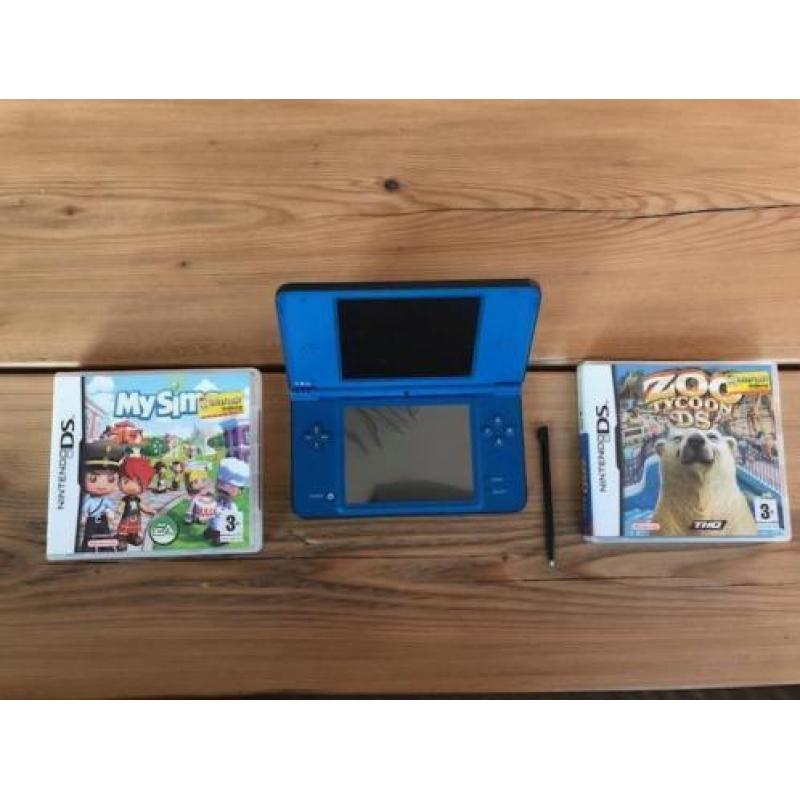 Nintendo DSi XL blauw inclusief 2 spellen