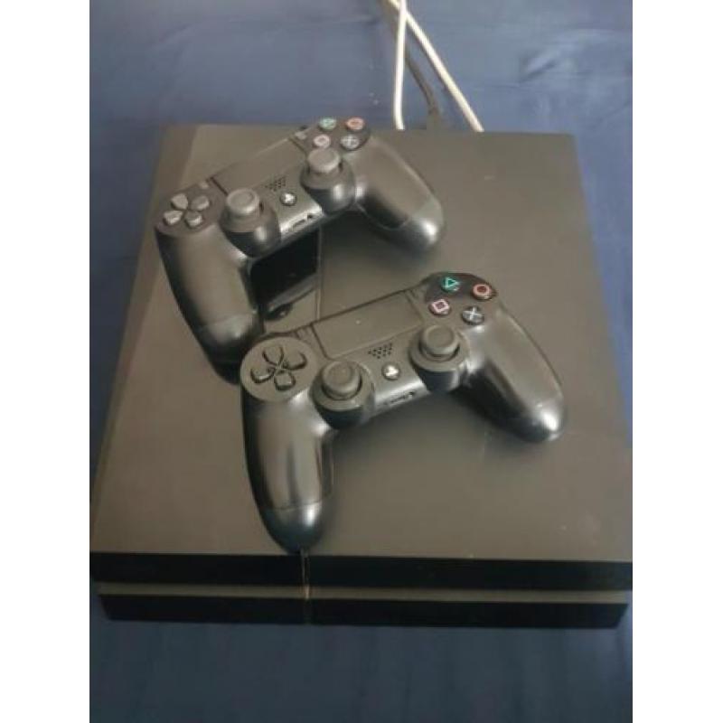 Playstation 4 500GB met 2 controllers