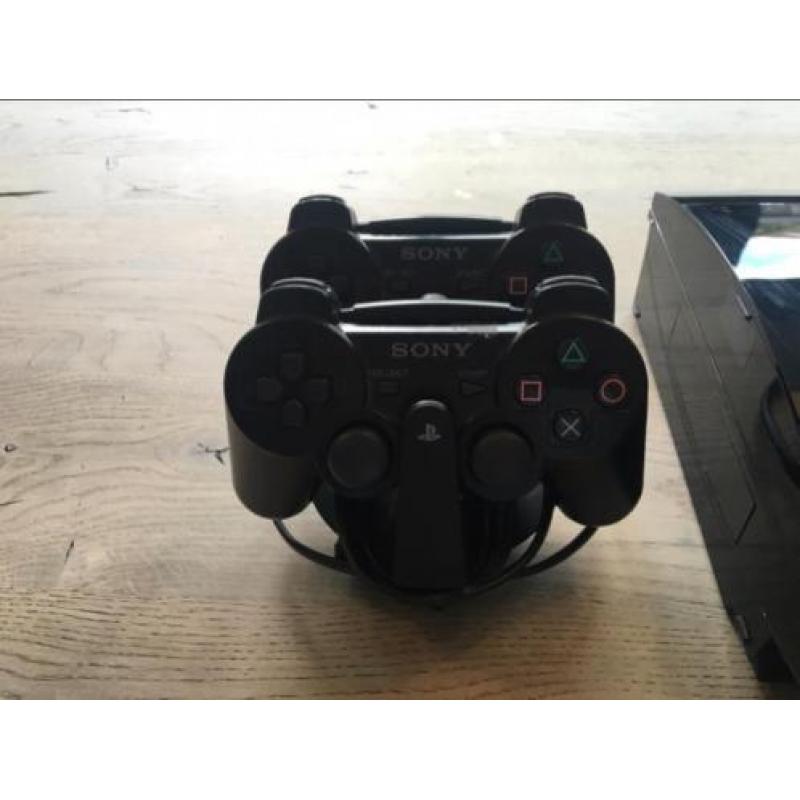 PlayStation 3 met oplader en 2 controlers en camera