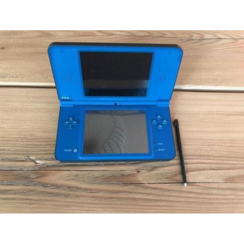 Nintendo DSi XL blauw inclusief 2 spellen
