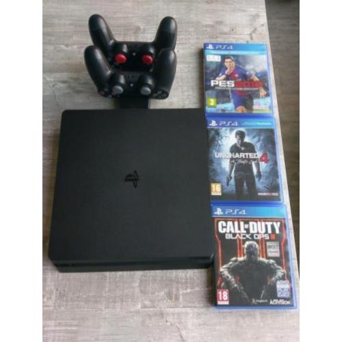 PS4 Slim 1TB met 2 controllers en 3 games