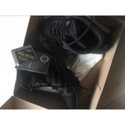 Nieuwe Lowa innox gore-tex all black wandelschoenen